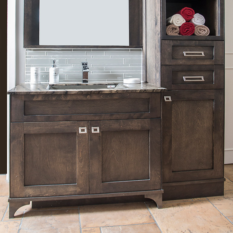 Cuisines Beauregard |Solid wood bathroom and marble countertop